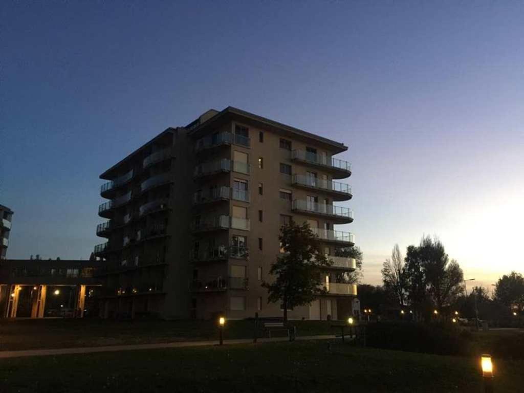 Azur Apartman Apartment Velence Exterior photo