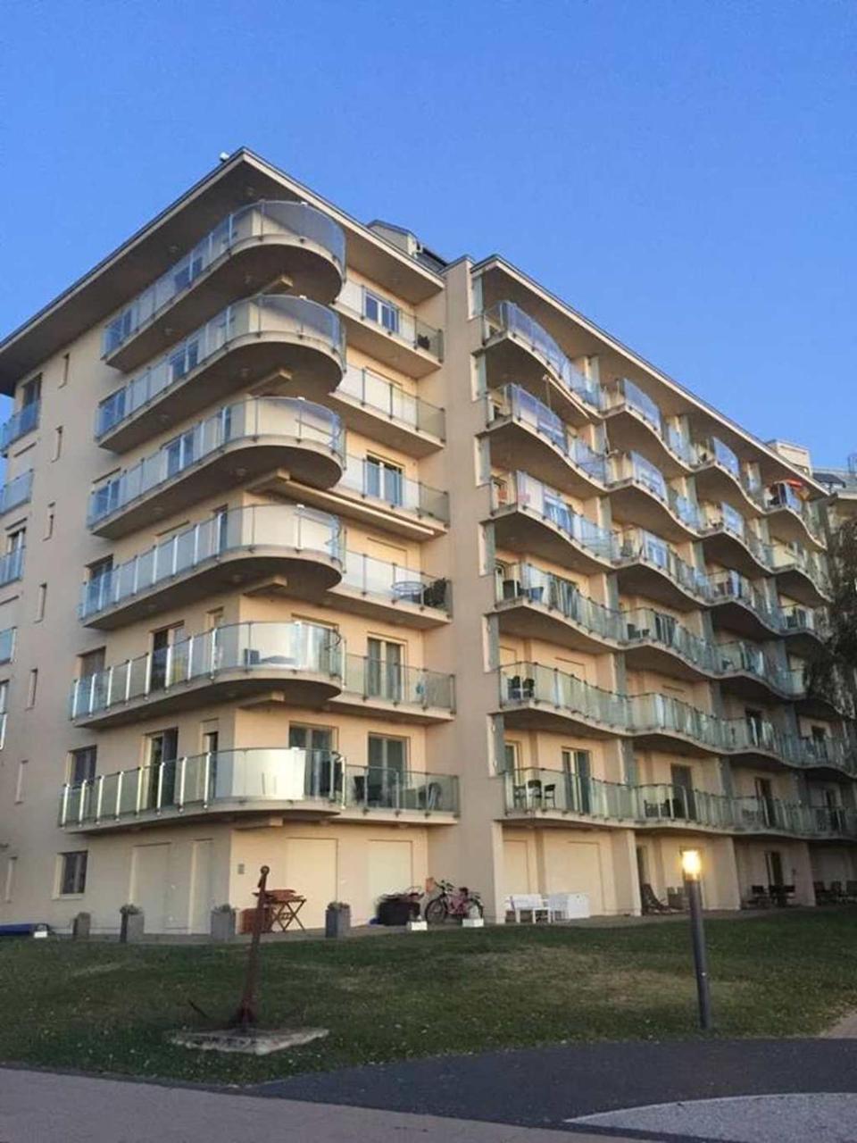 Azur Apartman Apartment Velence Exterior photo